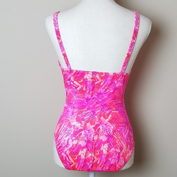 Katy Ireland Got Pink One Piece - Picture 3 of 8